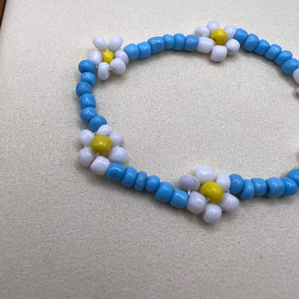 Handmade beaded flowers bracelet